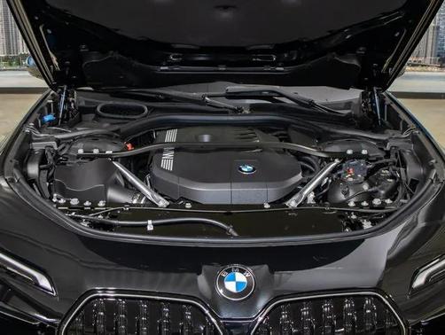 2025 BMW 740 i xDrive