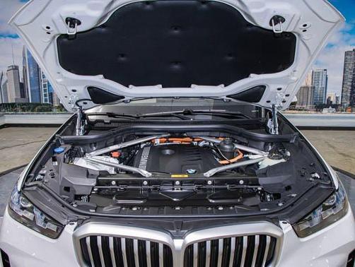 White Metallic 2026 BMW X5 PHEV xDrive50e