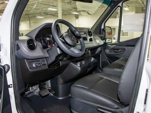 2025 Mercedes-Benz Sprinter 2500 Cargo 144 WB