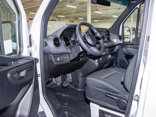 2025 Mercedes-Benz Sprinter 2500 Cargo 144 WB