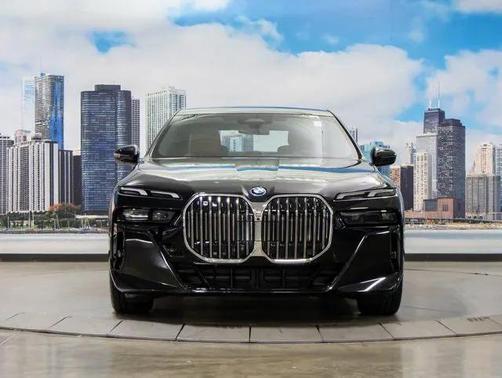 2025 BMW 750e i xDrive