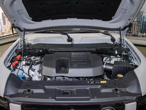 2026 Land Rover Defender X-Dynamic SE