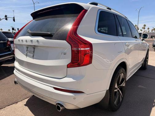 White 2019 Volvo XC90 T5 Momentum