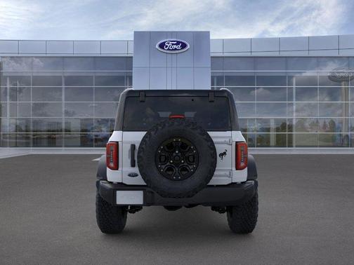 Oxford White 2025 Ford Bronco Outer Banks