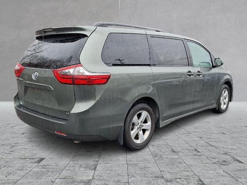 2020 Toyota Sienna LE