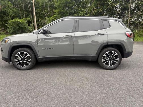 Sting Gray Clearcoat 2023 Jeep Compass Limited