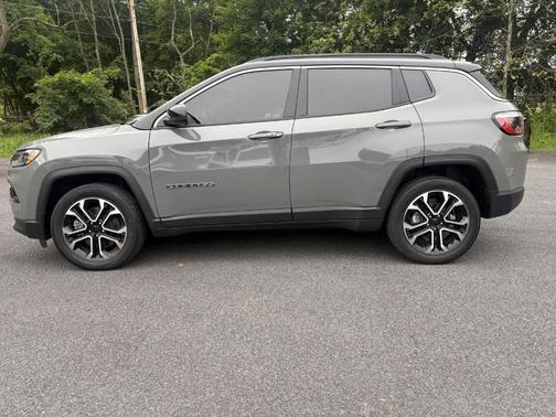 Sting Gray Clearcoat 2023 Jeep Compass Limited
