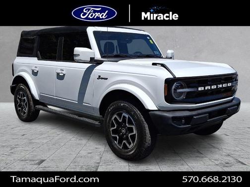 Oxford White 2023 Ford Bronco Outer Banks