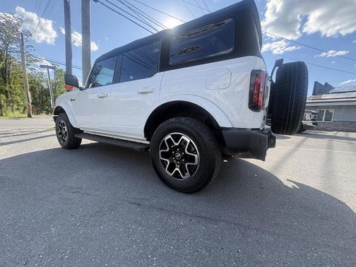 Oxford White 2023 Ford Bronco Outer Banks