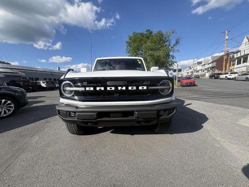 Oxford White 2023 Ford Bronco Outer Banks