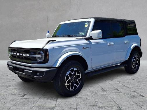 Oxford White 2023 Ford Bronco Outer Banks