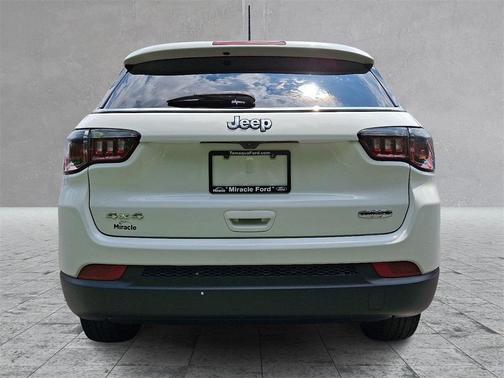 2023 Jeep Compass Latitude Lux