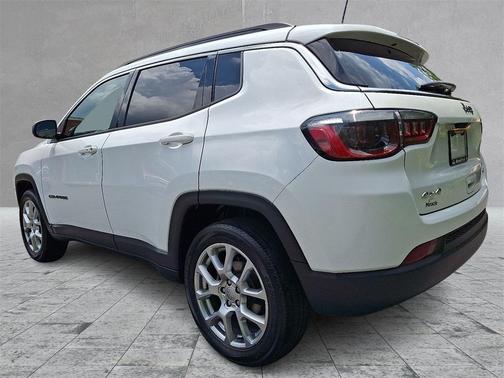 2023 Jeep Compass Latitude Lux