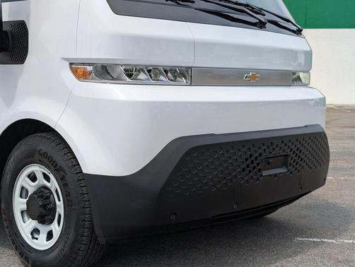 Oyster White 2025 Chevrolet BrightDrop 400 Standard Roof Cargo Step Van ELECTRIC