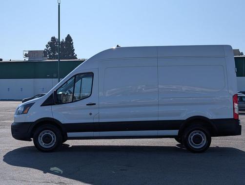 Oxford White 2022 Ford Transit-250 Base