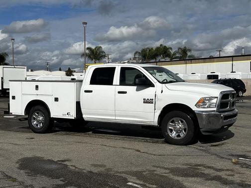2017 RAM 2500 Tradesman Crew Cab 4x2 8' Box