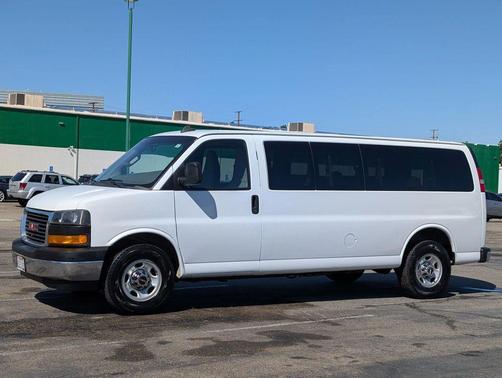 Summit White 2018 GMC Savana 3500 LT