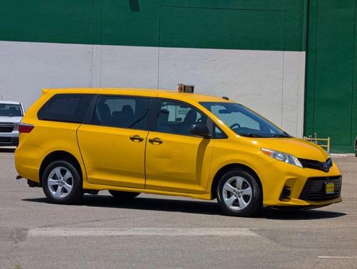 Yellow 2018 Toyota Sienna SE