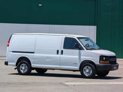 Summit White 2005 Chevrolet Express 2500 Base