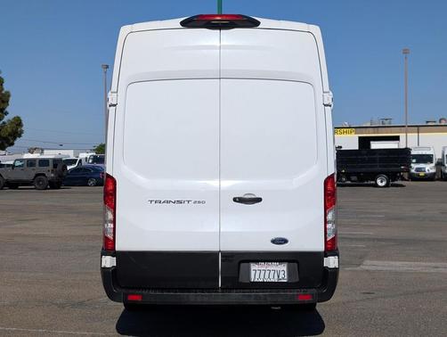 Oxford White 2022 Ford Transit-250 Base