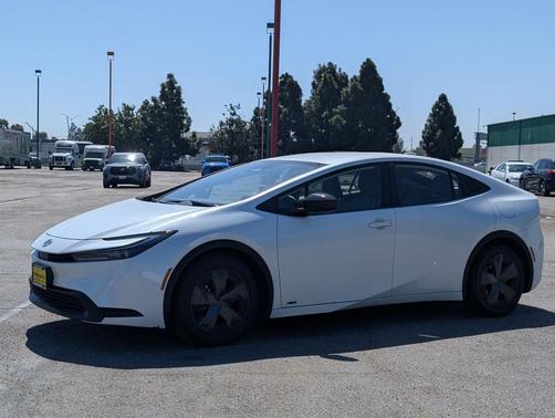 2023 Toyota Prius LE