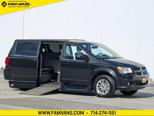 Black Onyx Crystal Pearlcoat 2019 Dodge Grand Caravan SXT