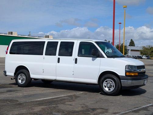Summit White 2018 Chevrolet Express 3500 LT