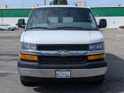 Summit White 2018 Chevrolet Express 3500 LT