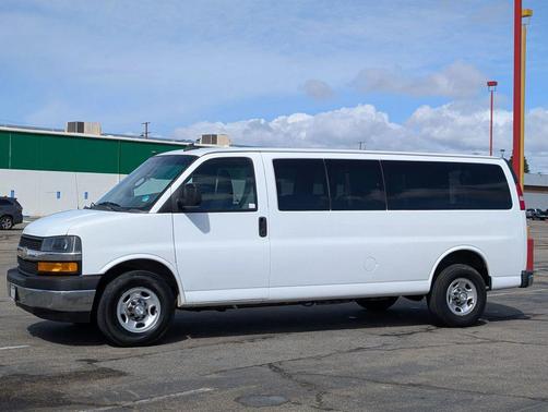 Summit White 2018 Chevrolet Express 3500 LT
