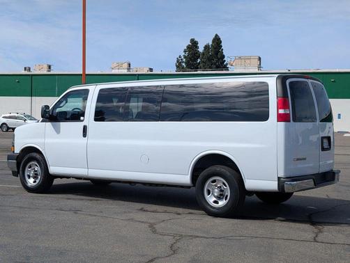 Summit White 2018 Chevrolet Express 3500 LT