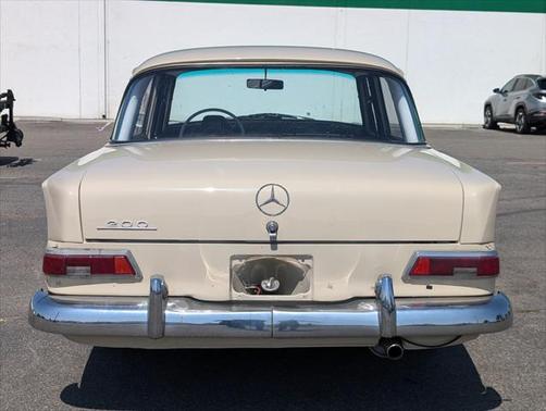 1966 Mercedes-Benz 200 Classic 4D Sedan