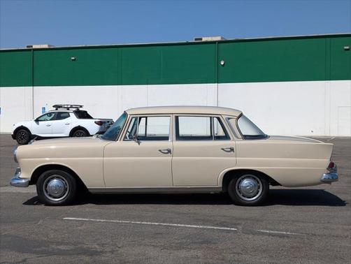 1966 Mercedes-Benz 200 Classic 4D Sedan