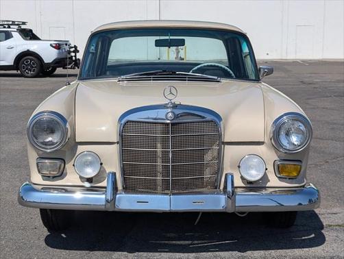 1966 Mercedes-Benz 200 Classic 4D Sedan