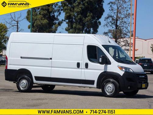 Bright White Clearcoat 2025 RAM ProMaster 2500 Tradesman