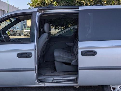 2004 Dodge Grand Caravan SE