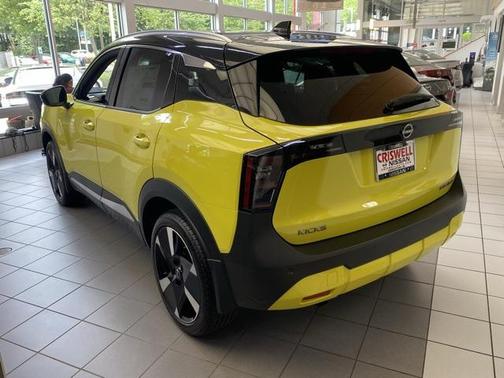2025 Nissan Kicks SR