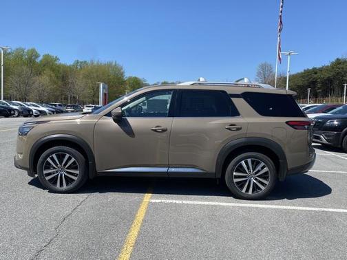2025 Nissan Pathfinder Platinum 4WD