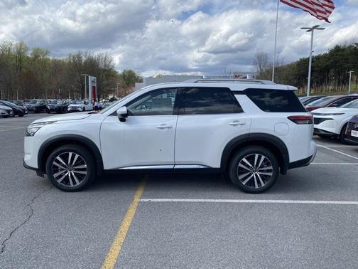 2025 Nissan Pathfinder Platinum 4WD