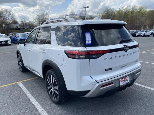 2025 Nissan Pathfinder Platinum 4WD