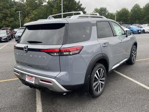 2025 Nissan Pathfinder Platinum 4WD