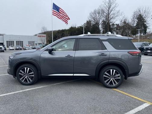 2025 Nissan Pathfinder Platinum 4WD