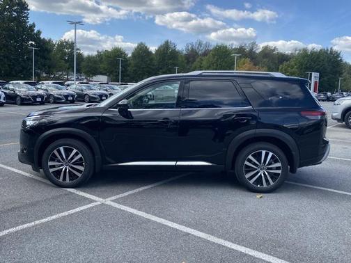 2025 Nissan Pathfinder Platinum 4WD