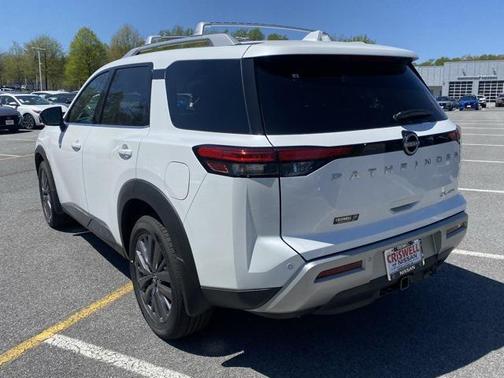 2025 Nissan Pathfinder SL 4WD