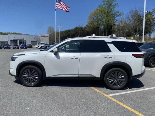 2025 Nissan Pathfinder SL 4WD