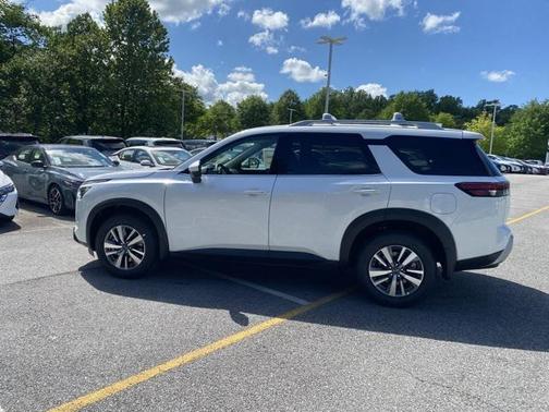 2025 Nissan Pathfinder SL 4WD