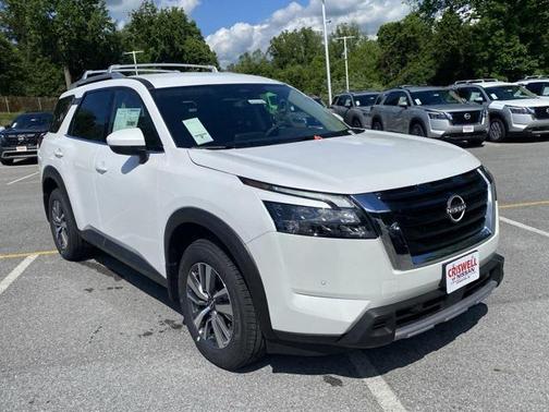 2025 Nissan Pathfinder SL 4WD