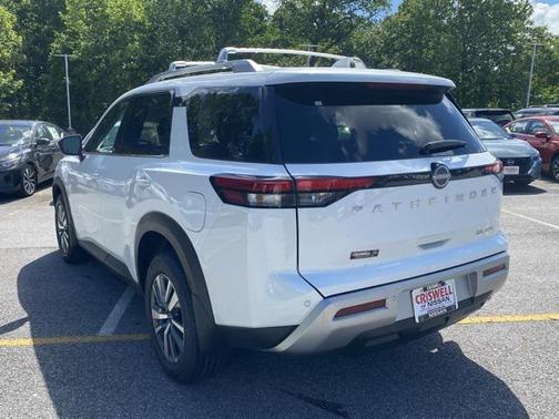 2025 Nissan Pathfinder SL 4WD