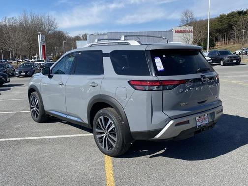2025 Nissan Pathfinder Platinum 4WD