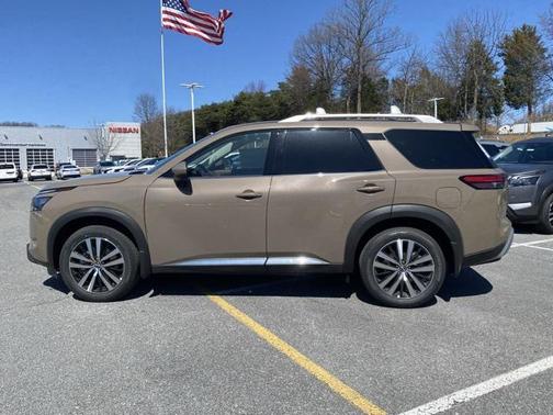 2025 Nissan Pathfinder Platinum 4WD