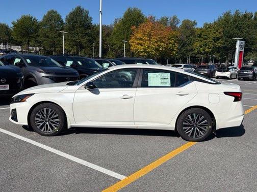 Pearl White 2026 Nissan Altima SV